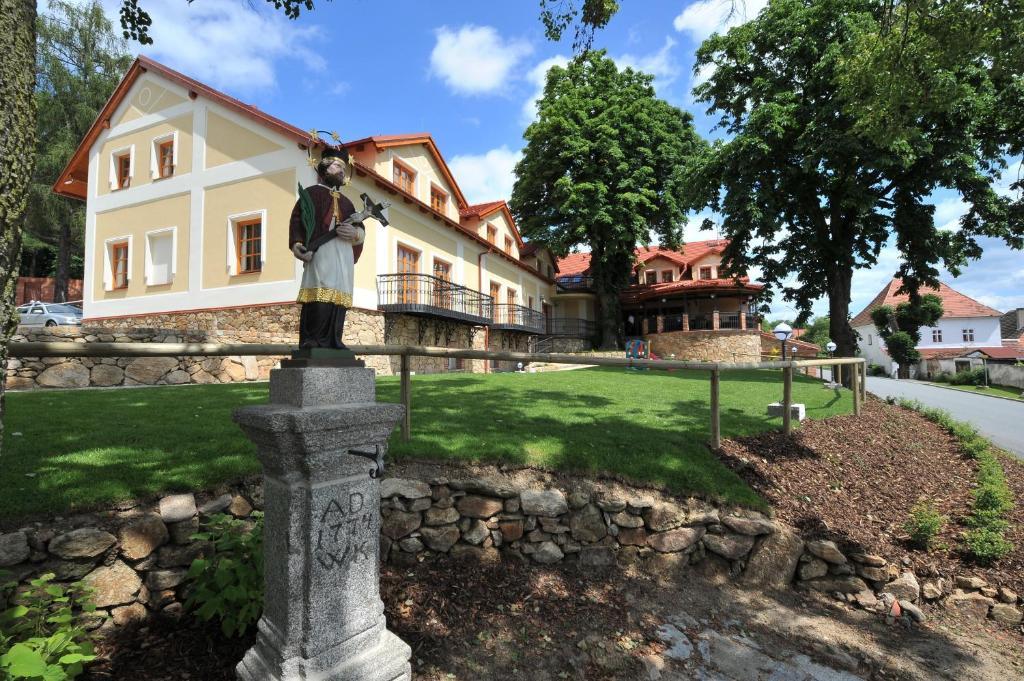 Hotel Gold Chotoviny Екстер'єр фото